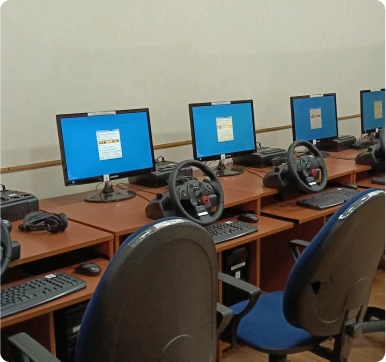 В обучении категории «В» заложены тренировки на автосимуляторах
